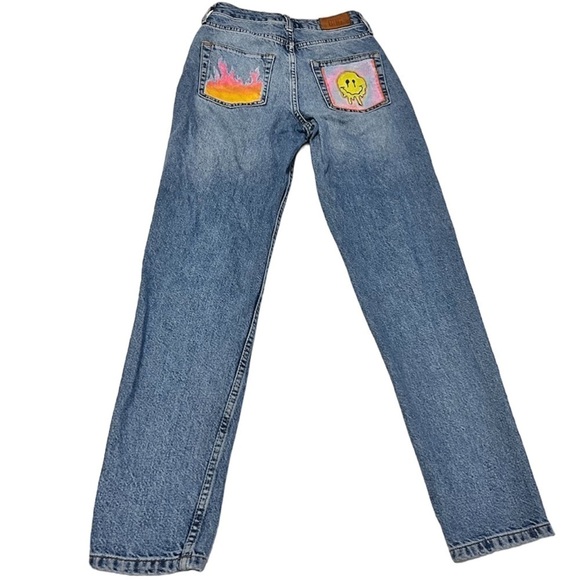 BDG Mom Jeans Hand Painted Smiley Flames 24x32 K2 - Picture 1 of 8